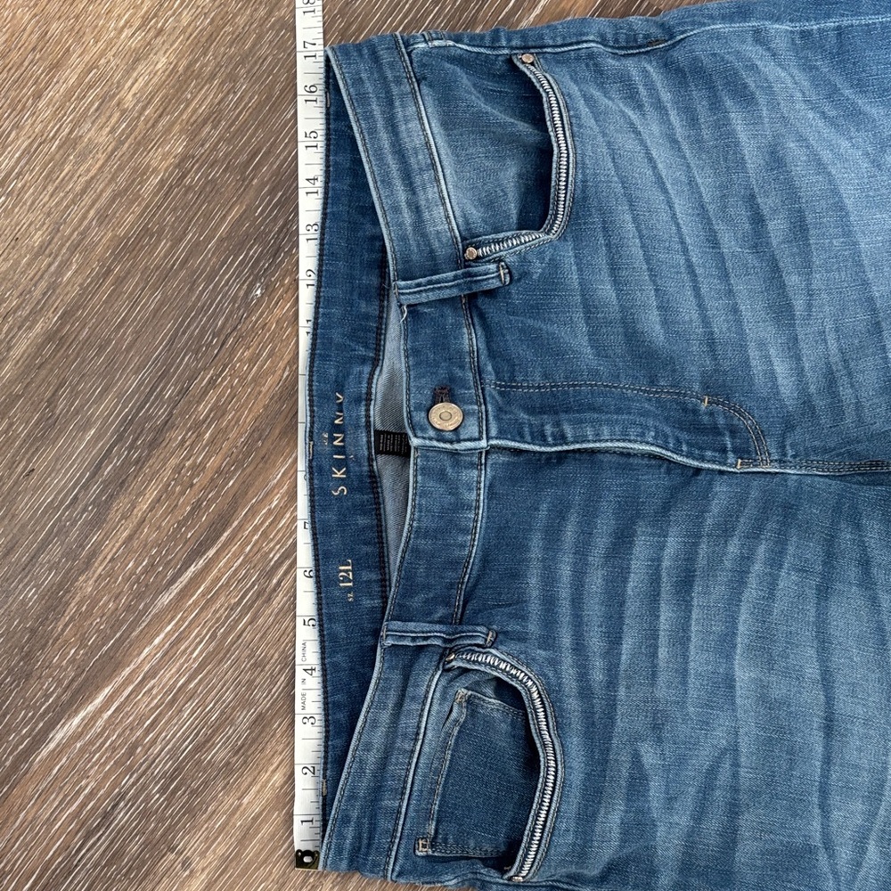 White House Black Market Distressed Blue relaxed Jeans 12L - Picture 6 of 13
